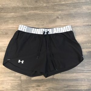 SOLD‼️Under Armour Black Loose Shorts